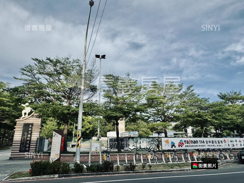 近體育場前後有路透天車墅房屋室內格局與周邊環境