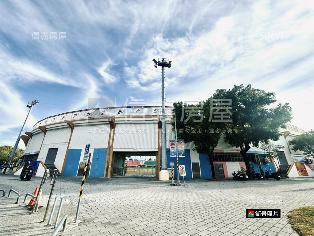 近體育場前後有路透天車墅房屋室內格局與周邊環境