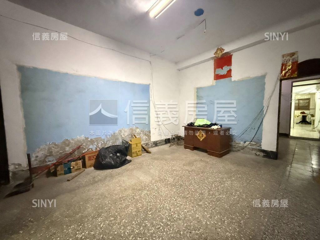 專任活路透天免１３００萬房屋室內格局與周邊環境