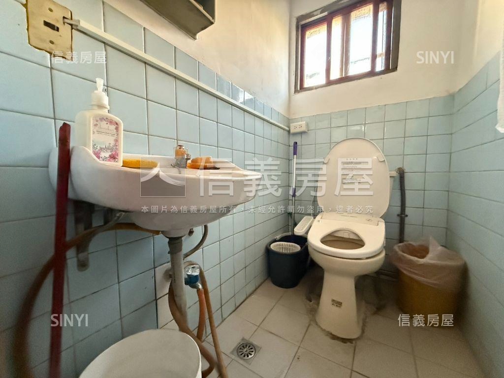 專任活路透天免１３００萬房屋室內格局與周邊環境