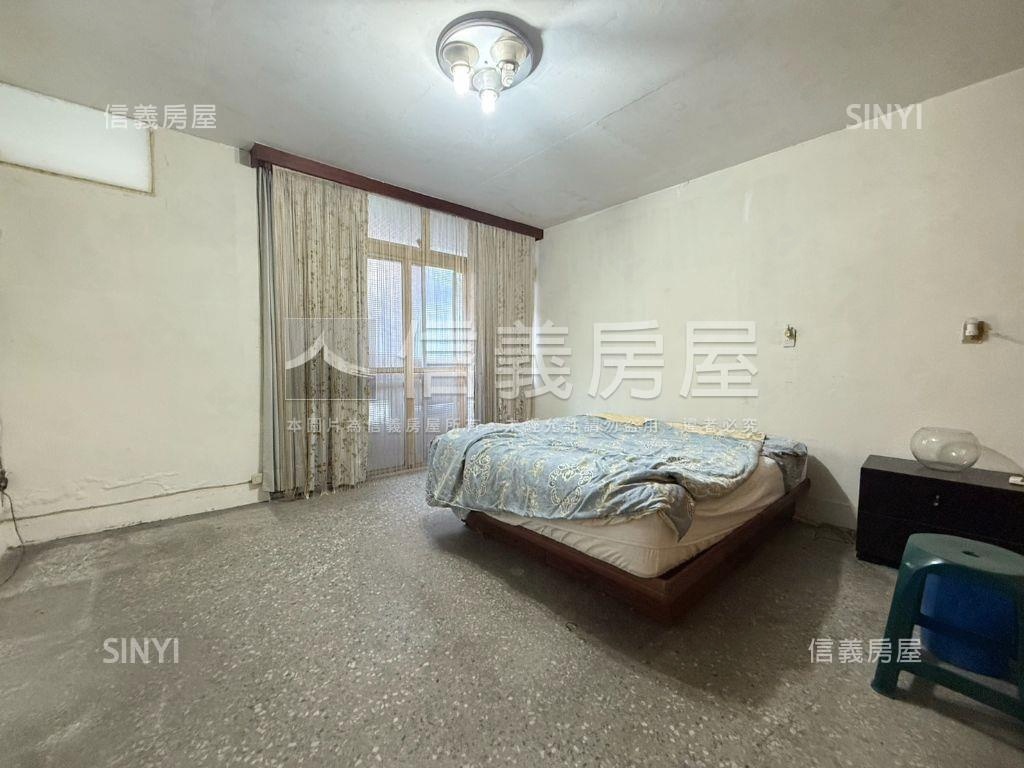 專任活路透天免１３００萬房屋室內格局與周邊環境