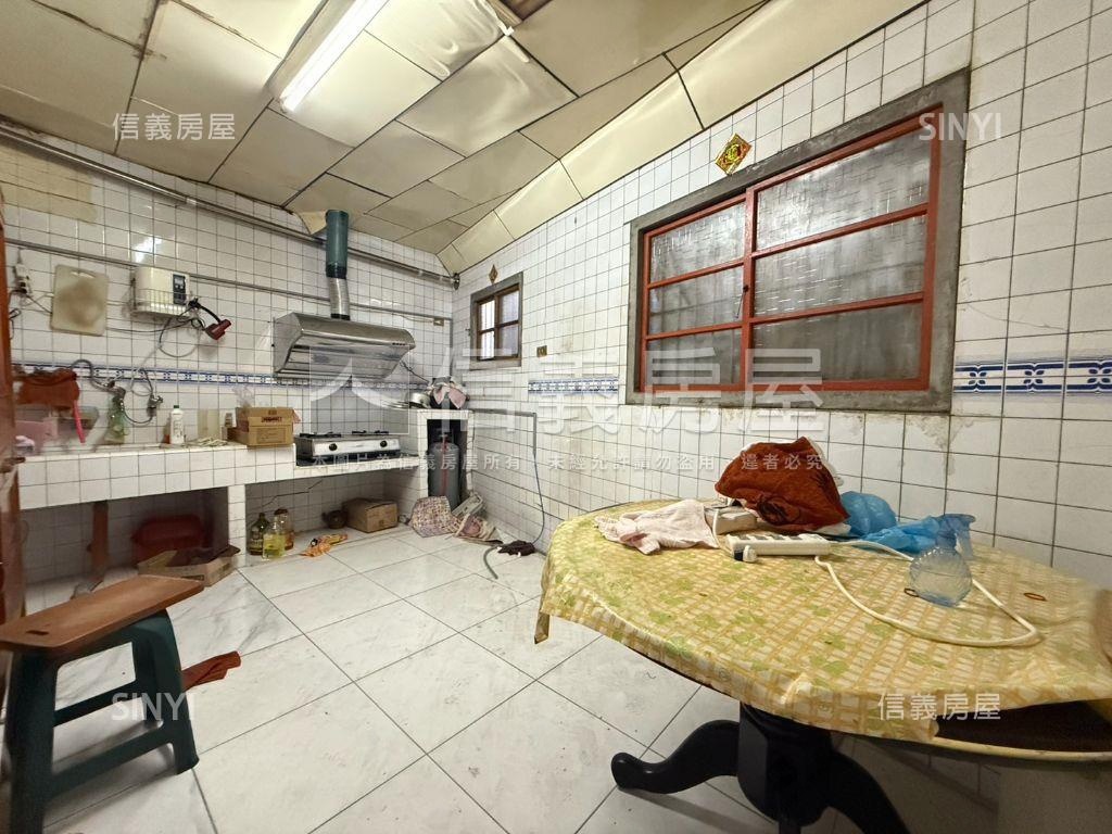 專任活路透天免１３００萬房屋室內格局與周邊環境