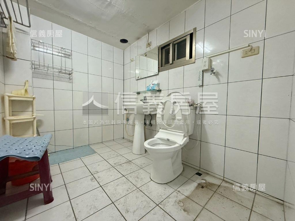 專任活路透天免１３００萬房屋室內格局與周邊環境