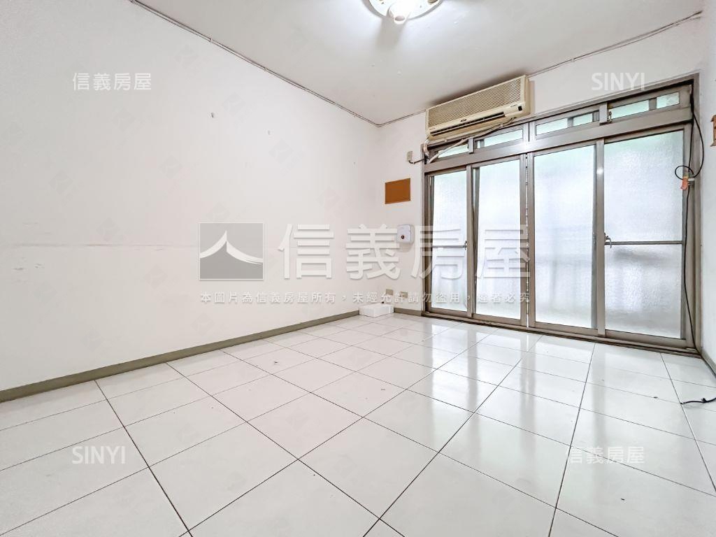 新★信義區面公園邊間三房房屋室內格局與周邊環境