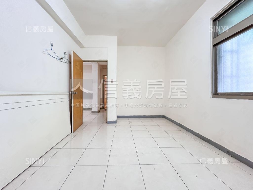 新★信義區面公園邊間三房房屋室內格局與周邊環境