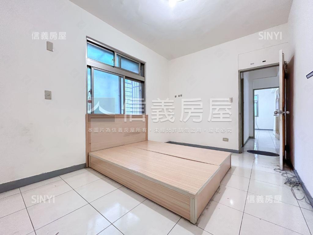 新★信義區面公園邊間三房房屋室內格局與周邊環境