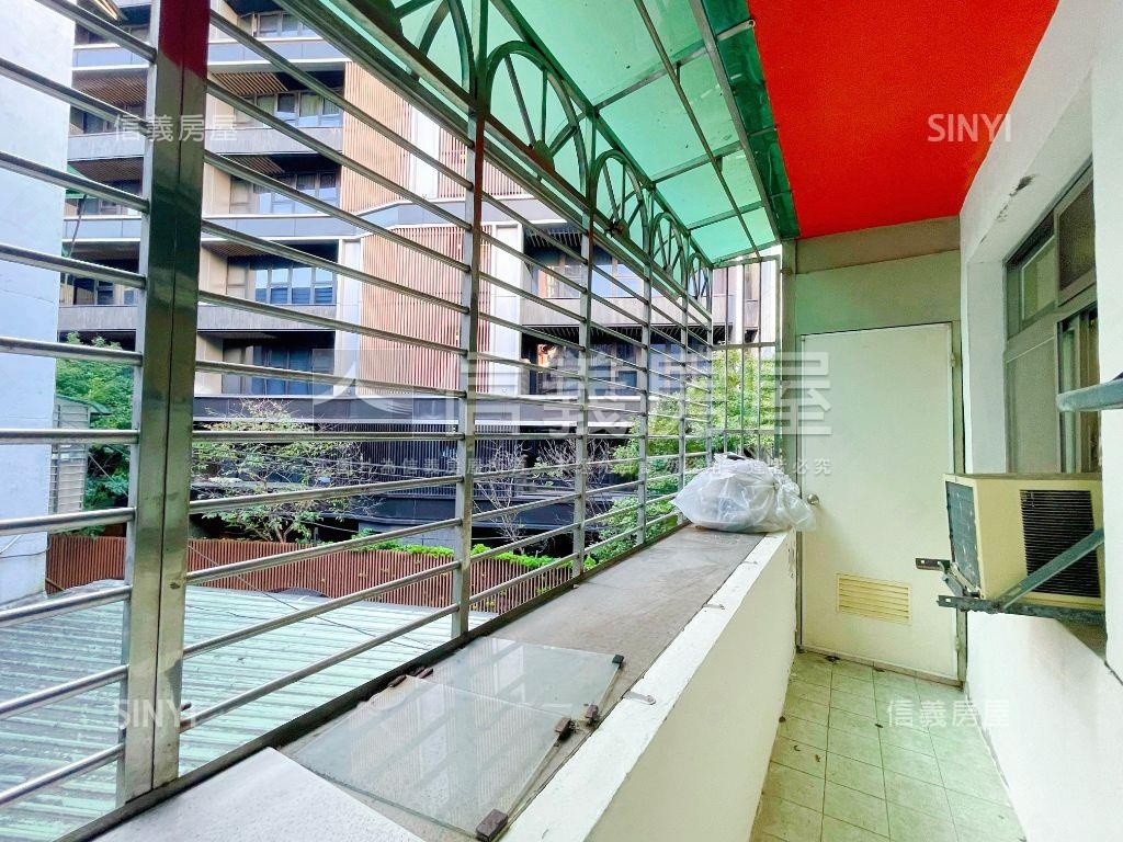 新★信義區面公園邊間三房房屋室內格局與周邊環境