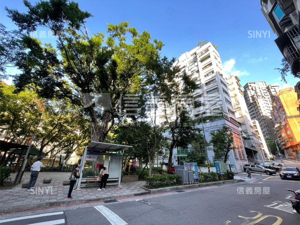 新★信義區面公園邊間三房房屋室內格局與周邊環境