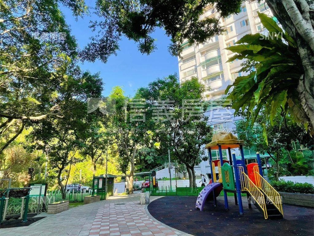 新★信義區面公園邊間三房房屋室內格局與周邊環境