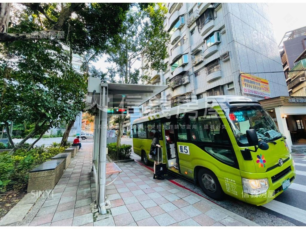 新★信義區面公園邊間三房房屋室內格局與周邊環境