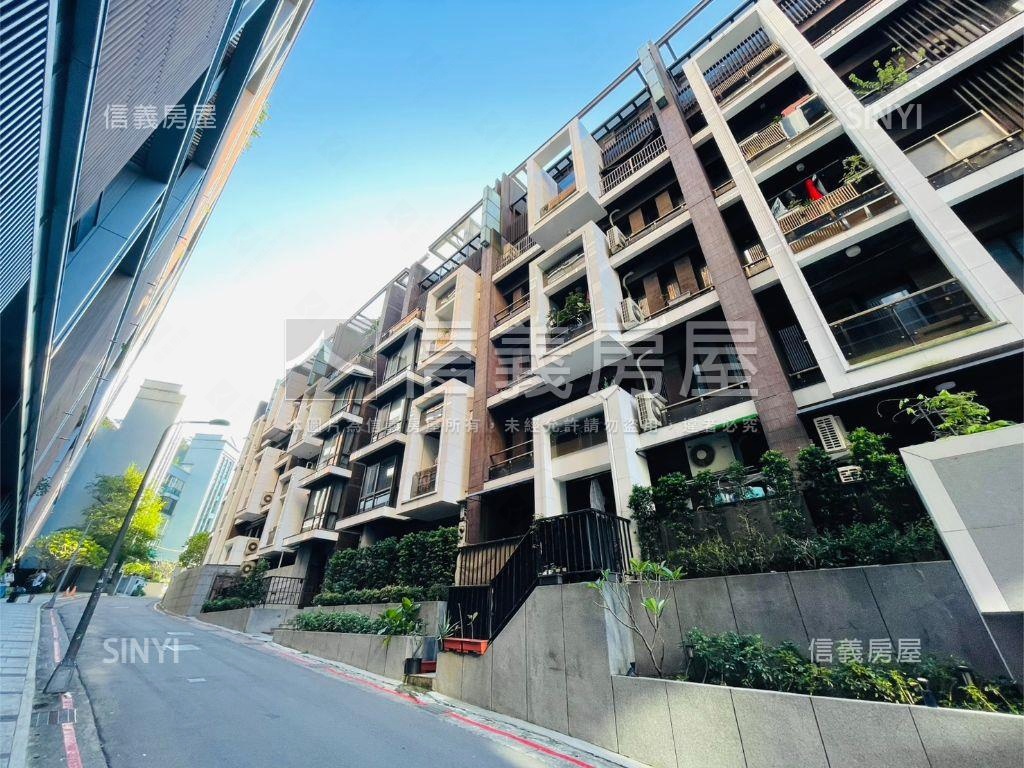 新★信義區面公園邊間三房房屋室內格局與周邊環境