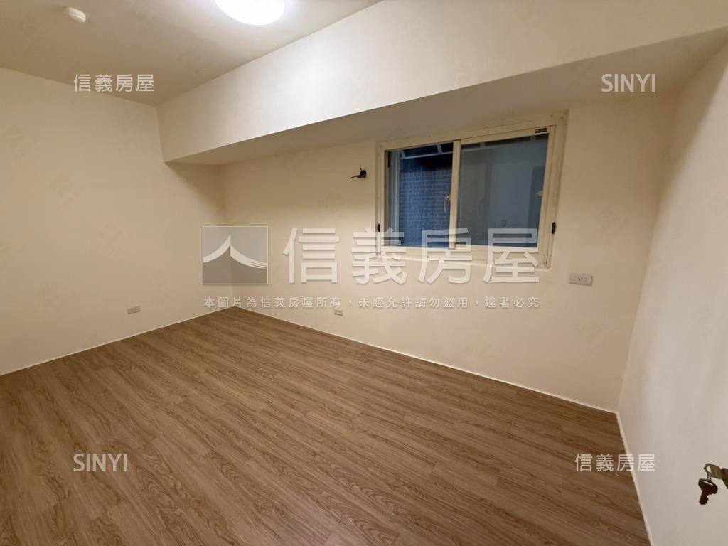 近台北橋四房車位房屋室內格局與周邊環境