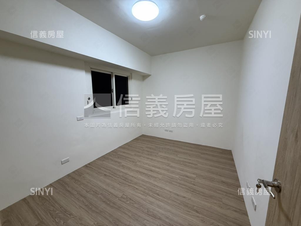 近台北橋四房車位房屋室內格局與周邊環境