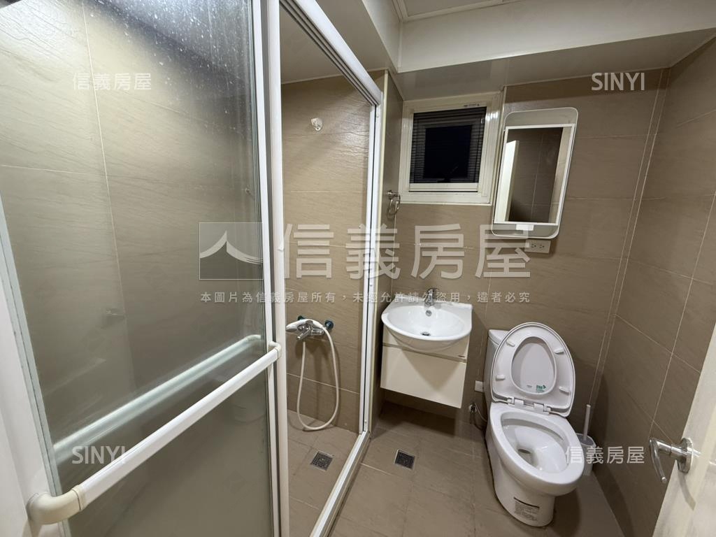 近台北橋四房車位房屋室內格局與周邊環境
