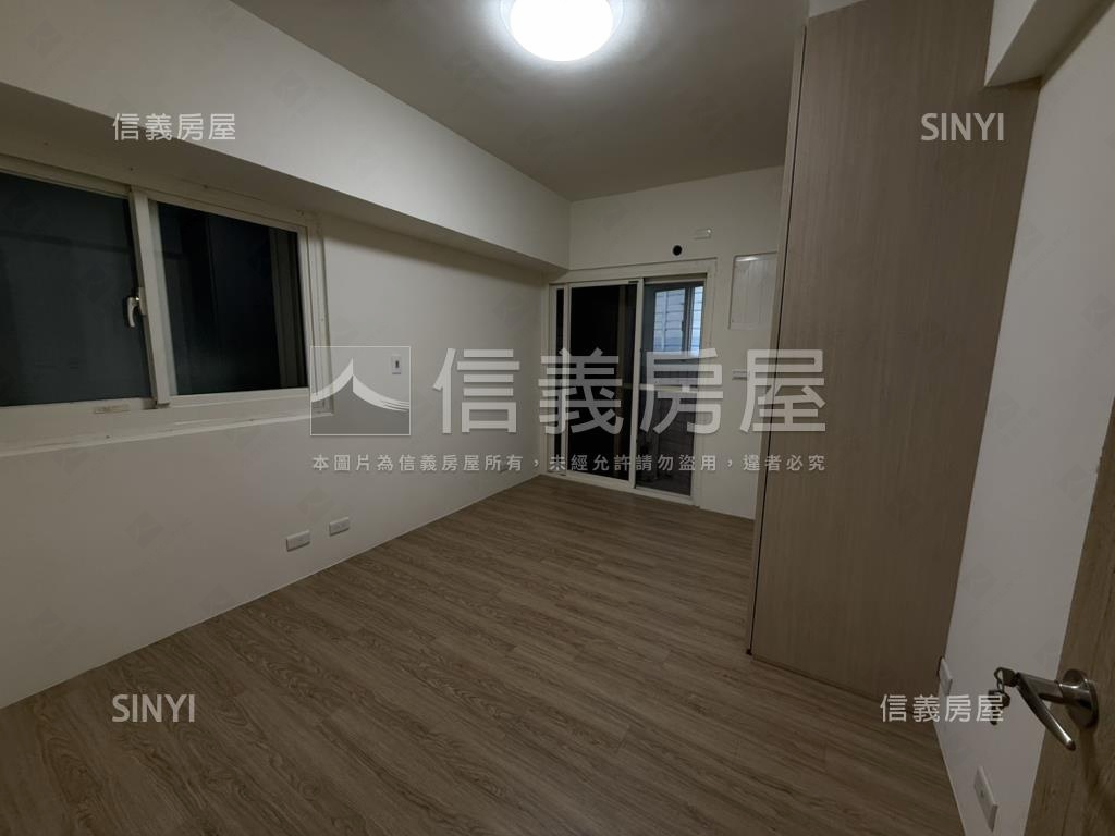 近台北橋四房車位房屋室內格局與周邊環境