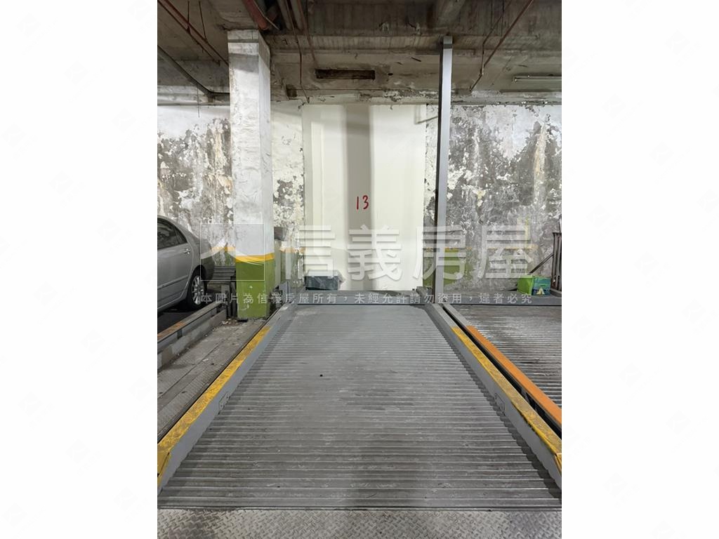 近台北橋四房車位房屋室內格局與周邊環境