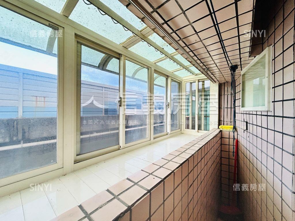 近台北橋四房車位房屋室內格局與周邊環境