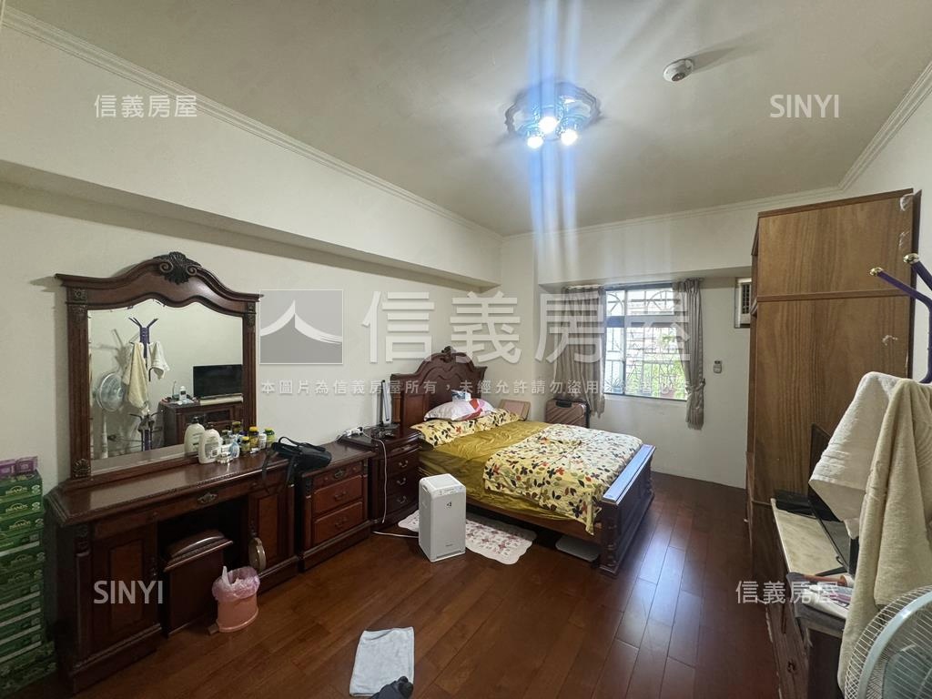 公園景觀大三房房屋室內格局與周邊環境