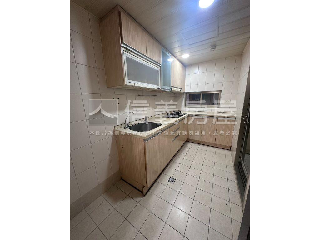 買到賺到稀有釋出三房車位房屋室內格局與周邊環境