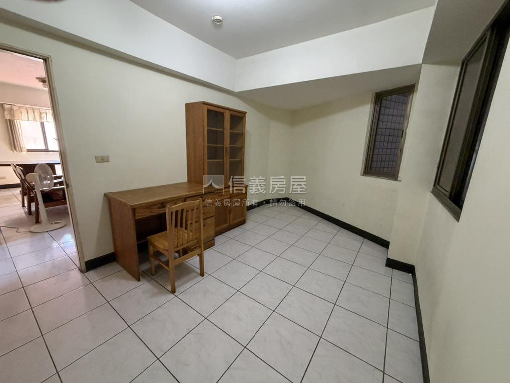 龍世家美三房房屋室內格局與周邊環境
