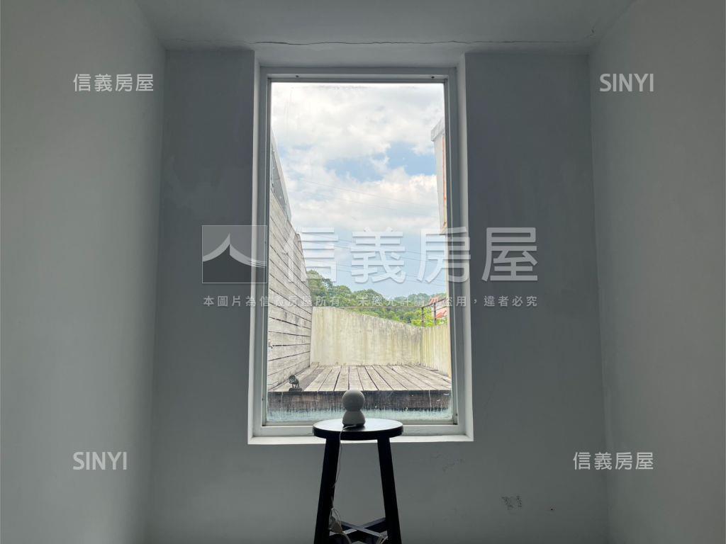 公園景觀地中海藍樓中樓房屋室內格局與周邊環境