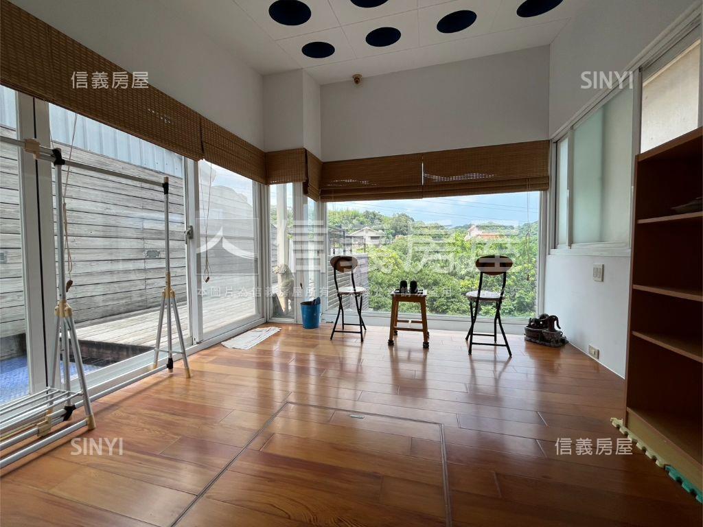 公園景觀地中海藍樓中樓房屋室內格局與周邊環境