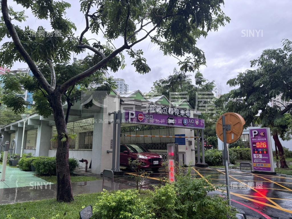 三多商圈徒步面寬金店面房屋室內格局與周邊環境