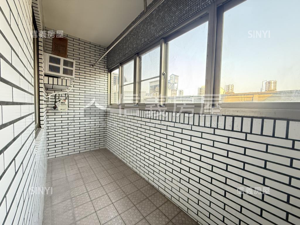 嶺東蔚藍海岸四房平車房屋室內格局與周邊環境