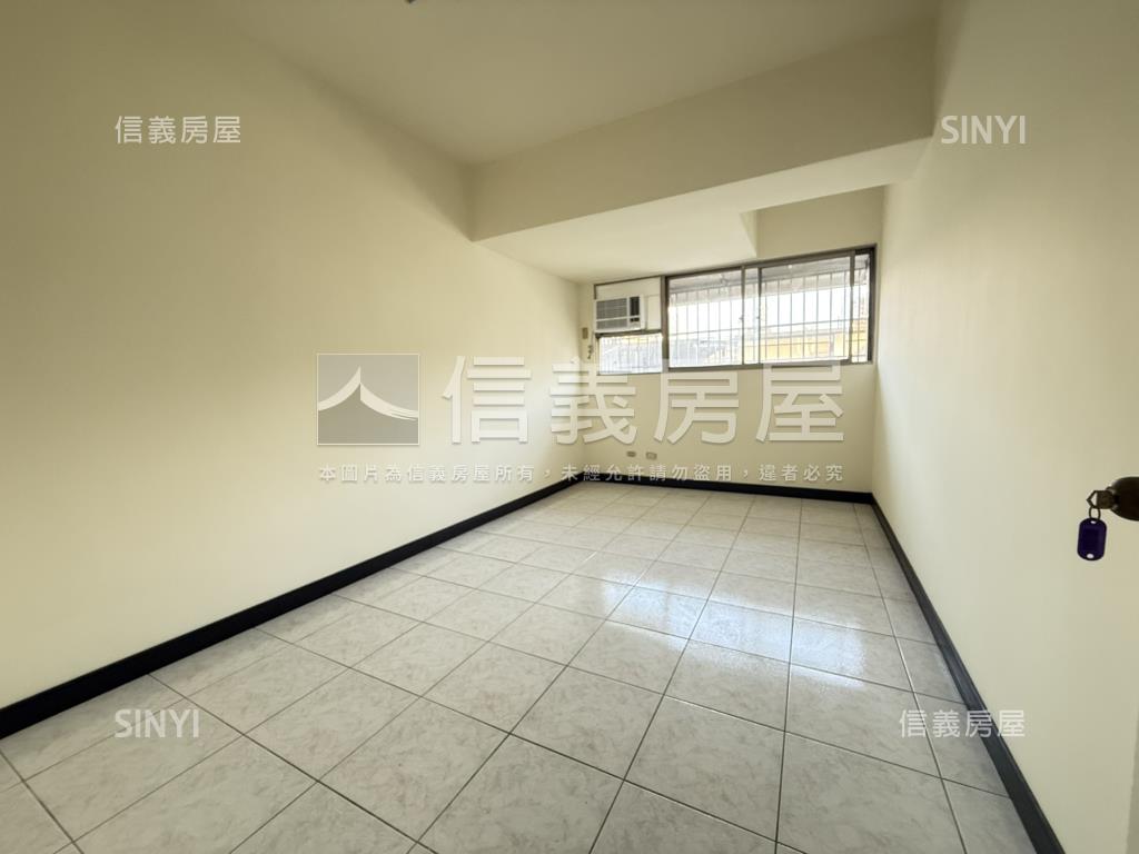 嶺東蔚藍海岸四房平車房屋室內格局與周邊環境