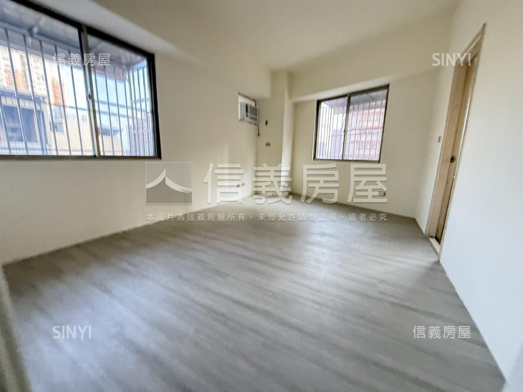 嶺東蔚藍海岸四房平車房屋室內格局與周邊環境