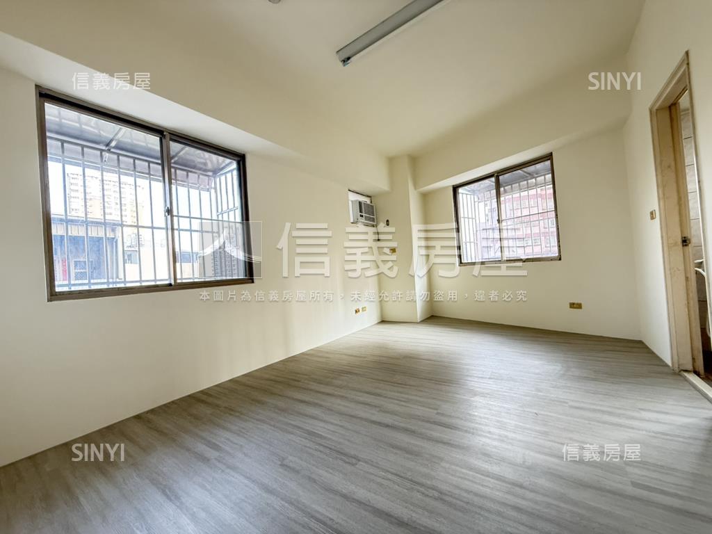 嶺東蔚藍海岸四房平車房屋室內格局與周邊環境