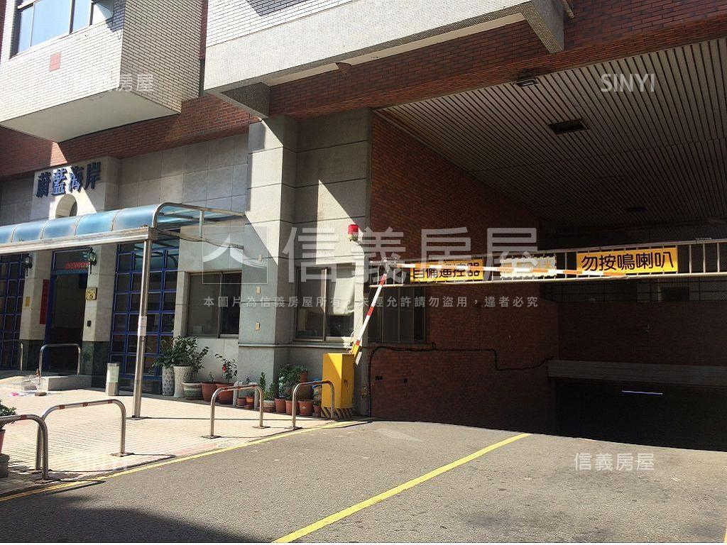 嶺東蔚藍海岸四房平車房屋室內格局與周邊環境