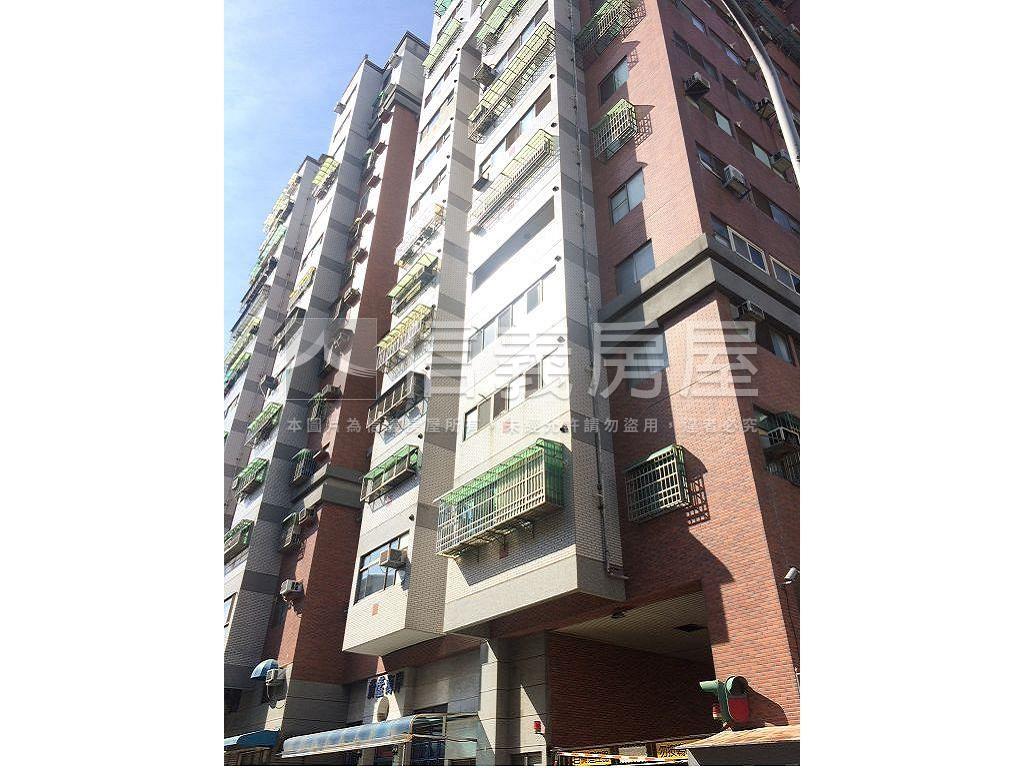 嶺東蔚藍海岸四房平車房屋室內格局與周邊環境