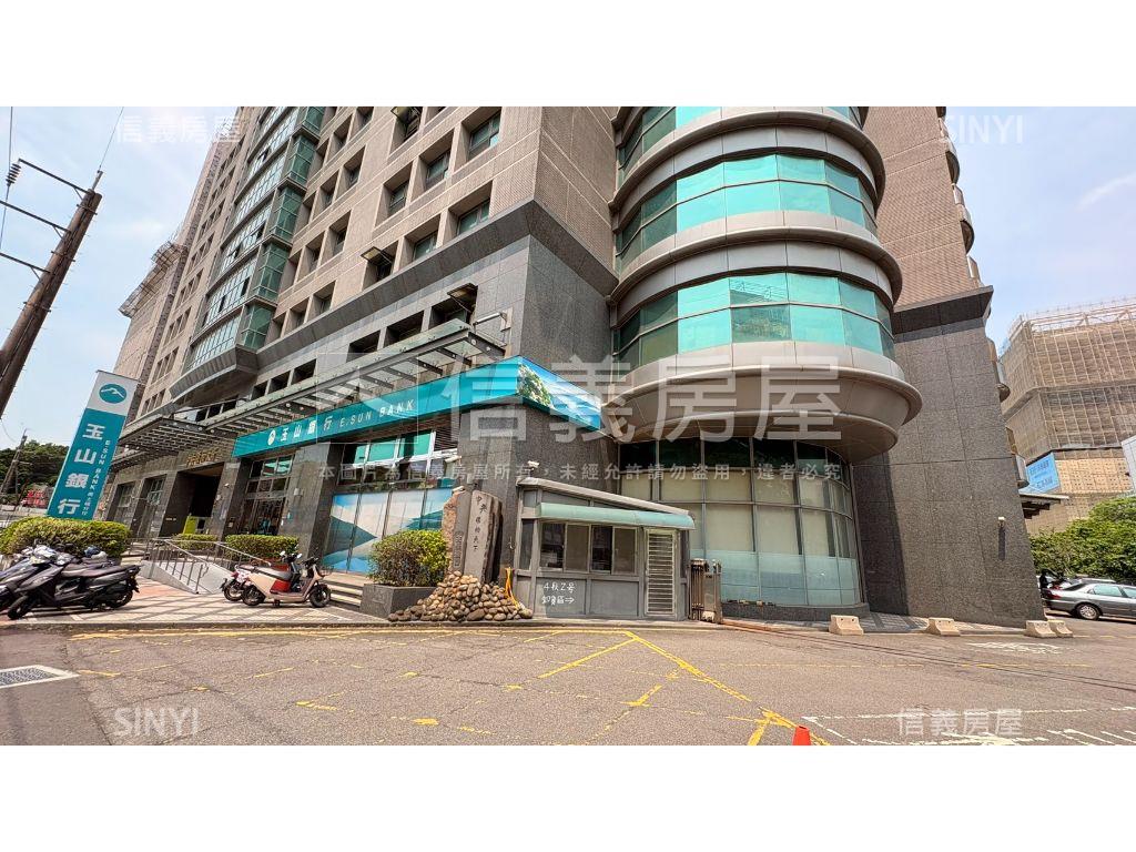 正中央路三段邊間金店面房屋室內格局與周邊環境