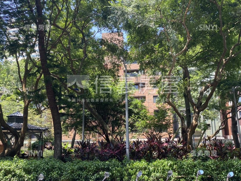 捷運公園人潮金店房屋室內格局與周邊環境