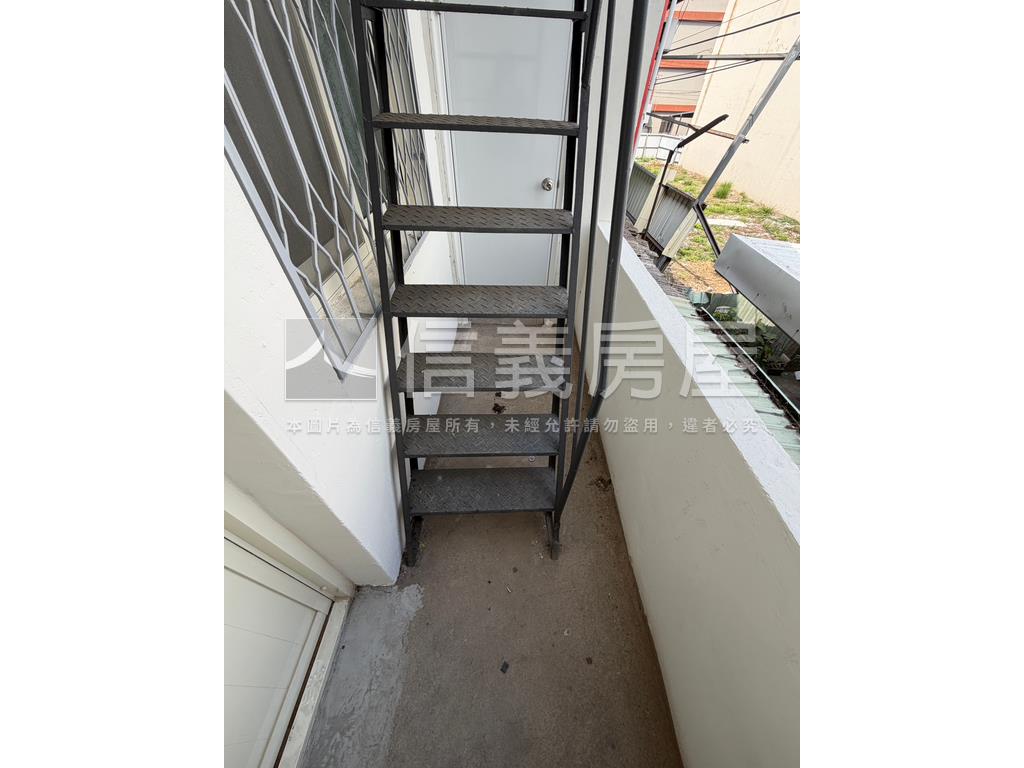 首購。大里園區透天房屋室內格局與周邊環境