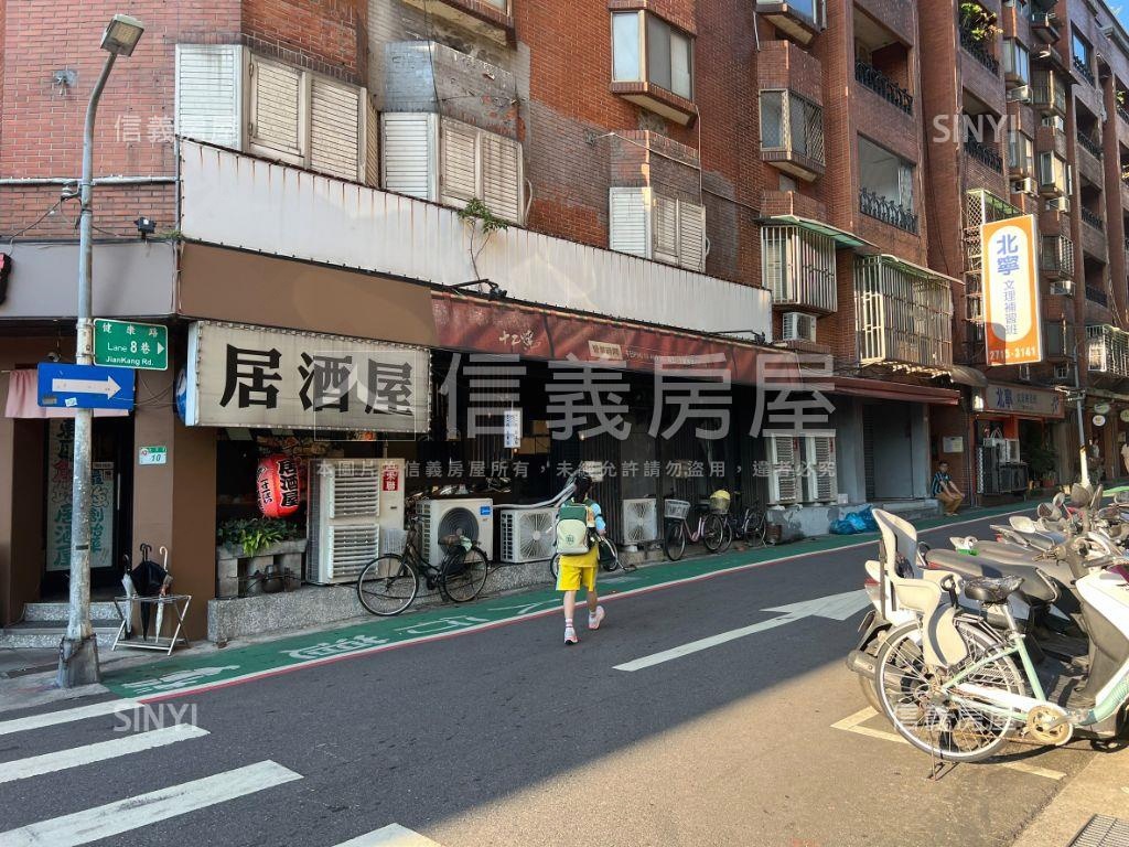 近【小巨蛋】優質店面房屋室內格局與周邊環境