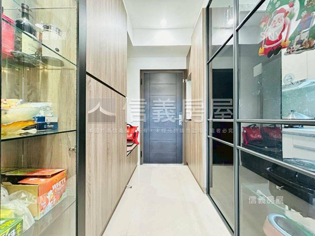 捷運精緻高樓三房車位房屋室內格局與周邊環境