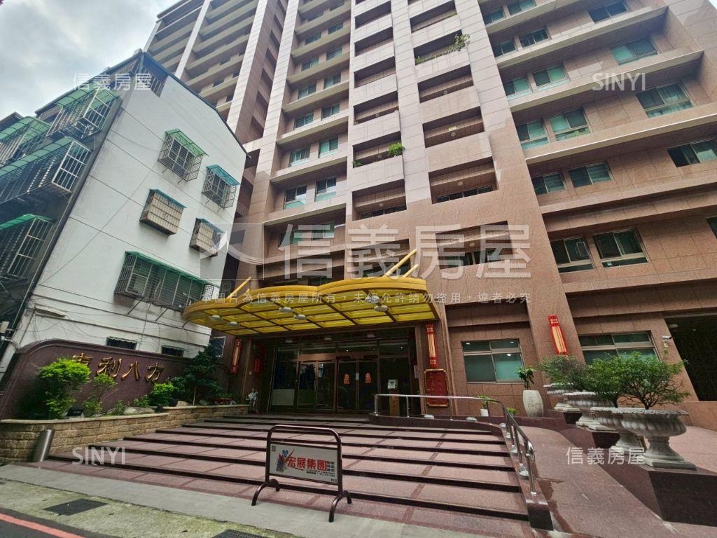 捷運精緻高樓三房車位房屋室內格局與周邊環境