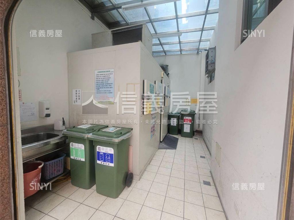 捷運精緻高樓三房車位房屋室內格局與周邊環境