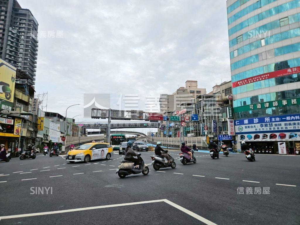 捷運精緻高樓三房車位房屋室內格局與周邊環境