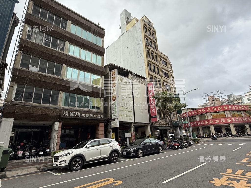 高雄火車站七賢正路店透房屋室內格局與周邊環境