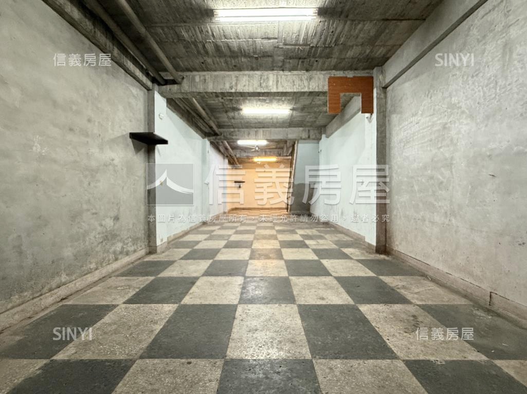 高雄火車站七賢正路店透房屋室內格局與周邊環境