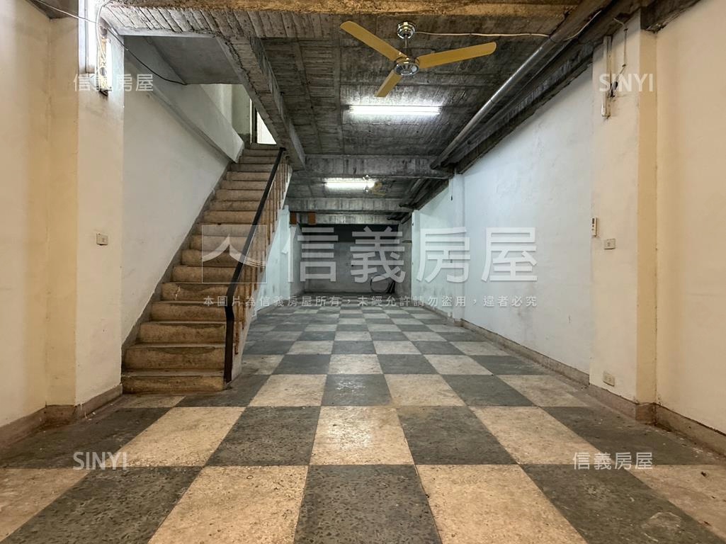 高雄火車站七賢正路店透房屋室內格局與周邊環境