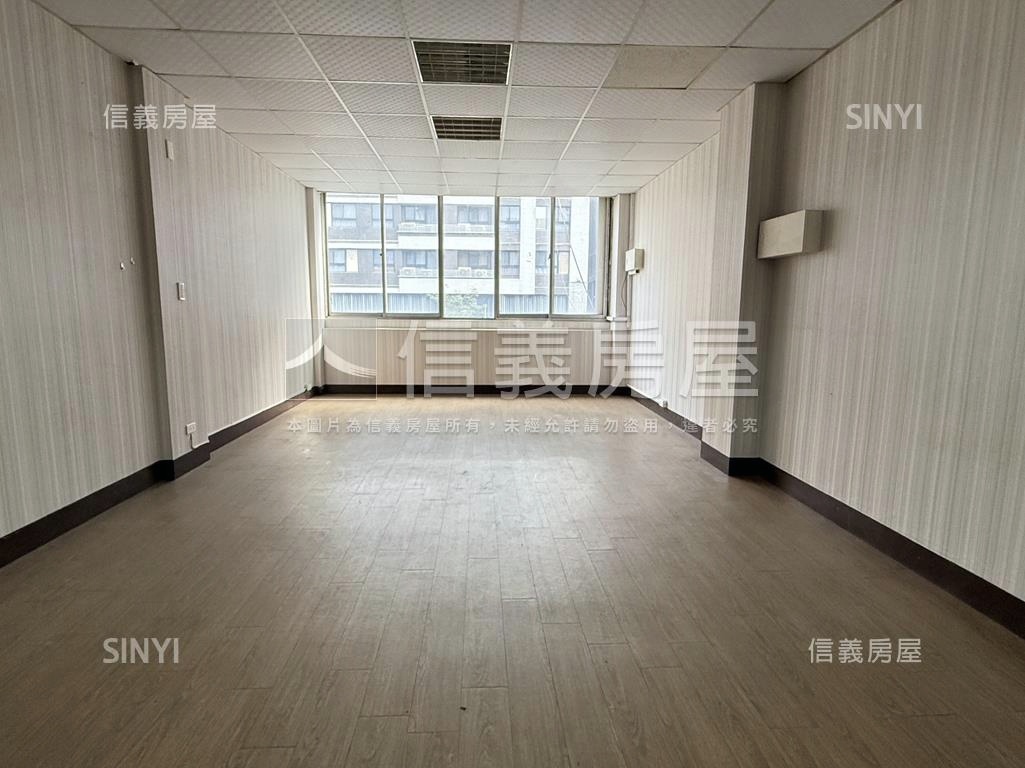 高雄火車站七賢正路店透房屋室內格局與周邊環境