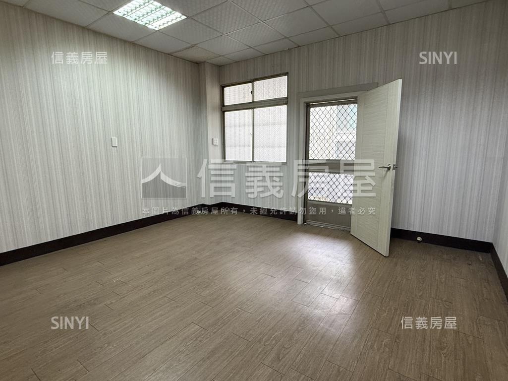 高雄火車站七賢正路店透房屋室內格局與周邊環境