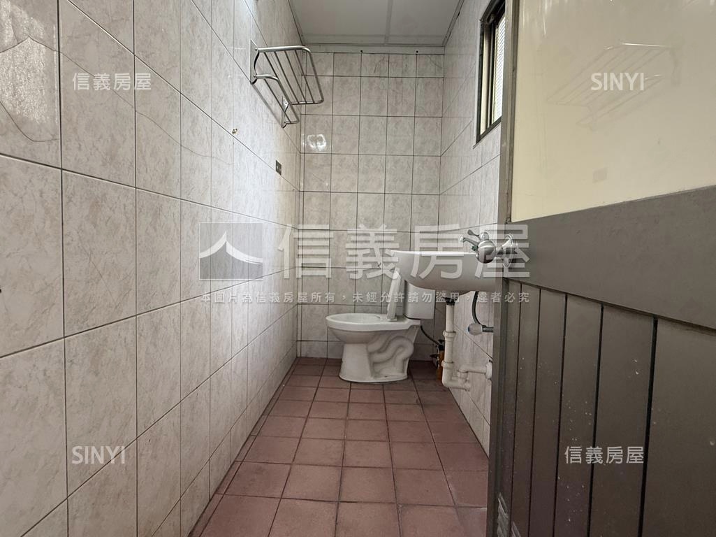 高雄火車站七賢正路店透房屋室內格局與周邊環境