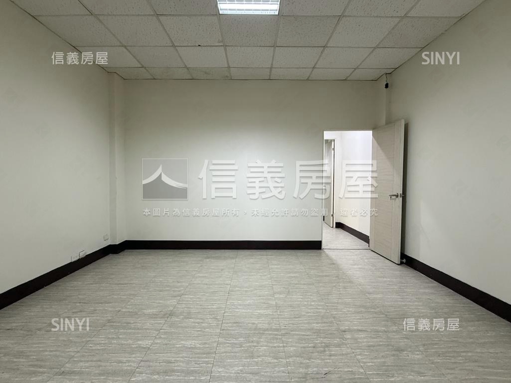 高雄火車站七賢正路店透房屋室內格局與周邊環境