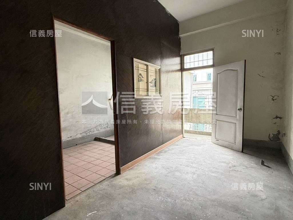 高雄火車站七賢正路店透房屋室內格局與周邊環境