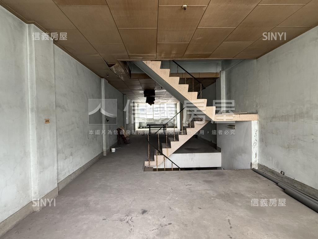 高雄火車站七賢正路店透房屋室內格局與周邊環境